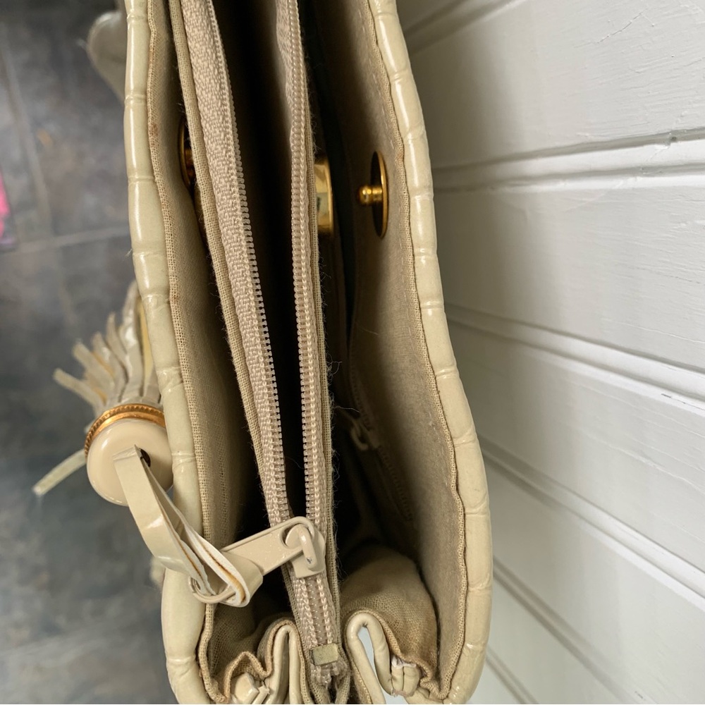 VIA PIAGGI Vintage Pocketbook w/Tassel Zipper; several compartments - Picture 4 of 10